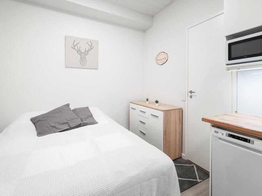 Cozy Roomy Studio Flat Next To Tram Stop @ Kallio ヘルシンキ エクステリア 写真