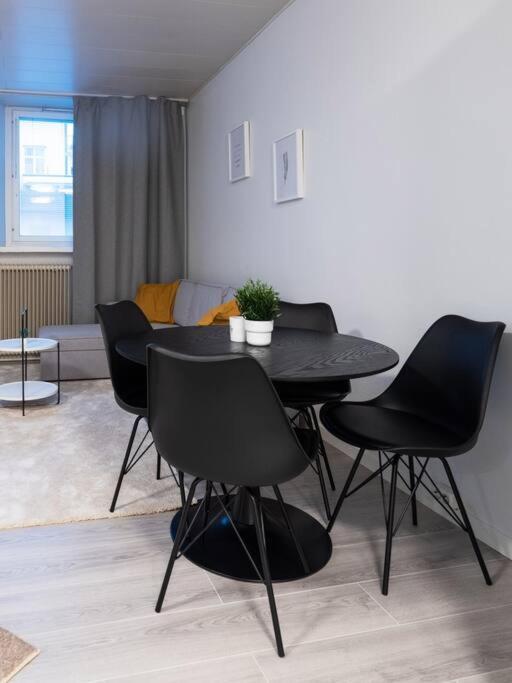 Cozy Roomy Studio Flat Next To Tram Stop @ Kallio ヘルシンキ エクステリア 写真