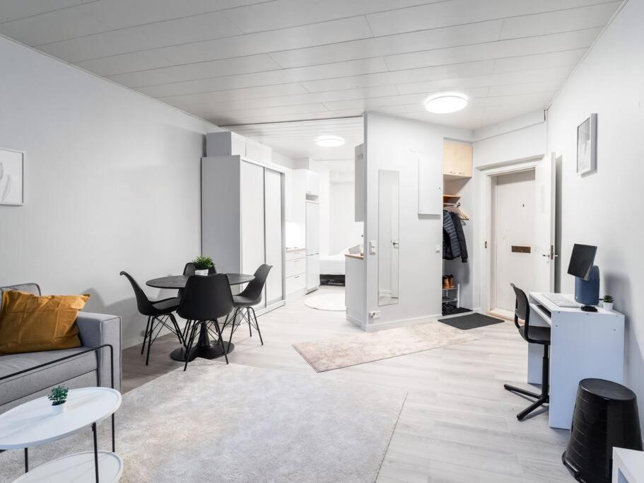 Cozy Roomy Studio Flat Next To Tram Stop @ Kallio ヘルシンキ エクステリア 写真
